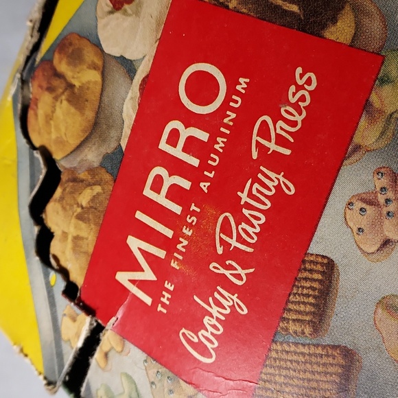 Vintage Mirro Cookie and Pastry Press in Original Box With Recipe Booklet - Picture 2 of 14